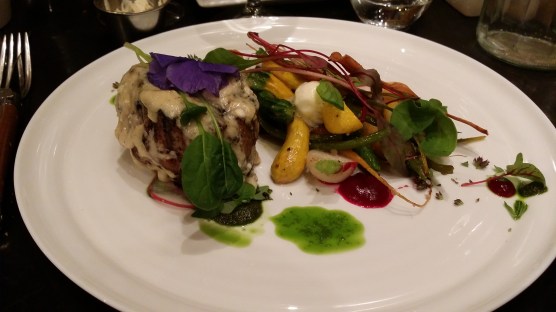 dinner, dishes, entree, veal, filet, Montreal, Lex Deux Singes, Two Monkeys, summer squash, salad, pureed artichoke, meat, veggies