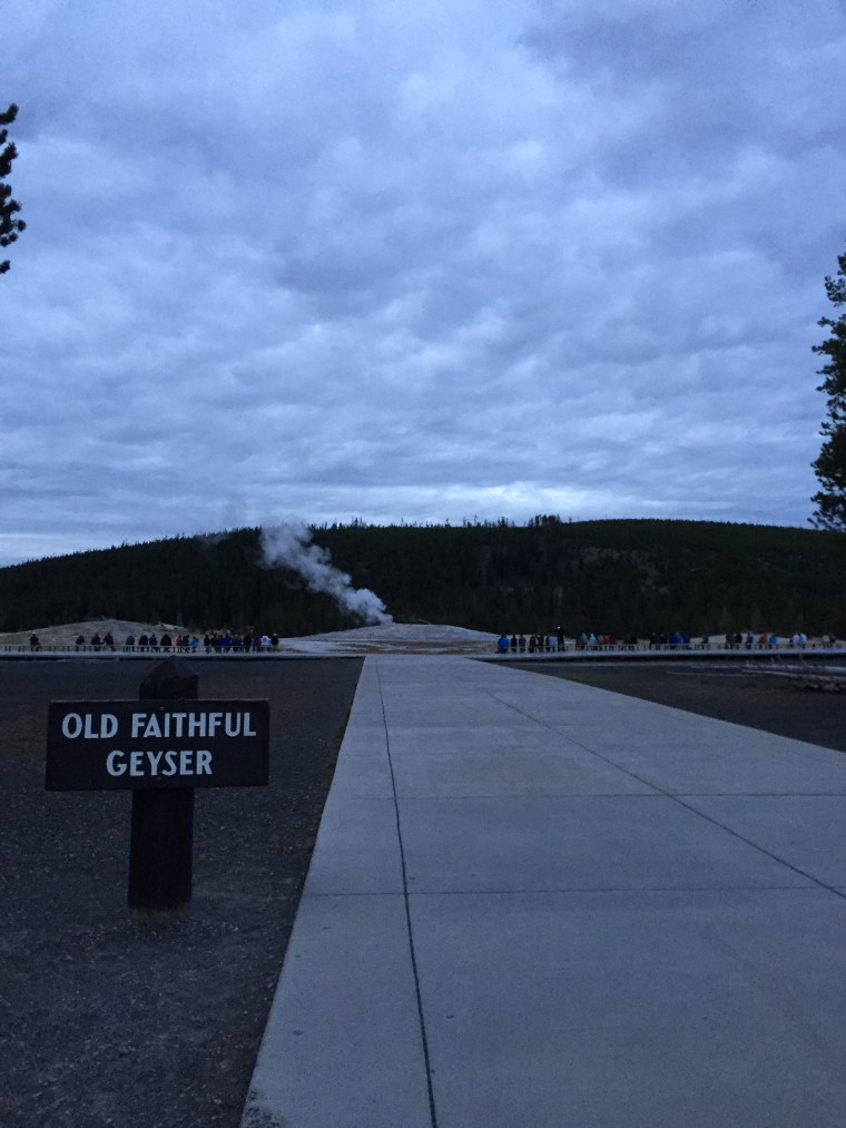 Yellowstone_Old_Faithful
